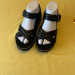 Vionic Black Crisscross Platform Sandals with Ankle Buckle size 7